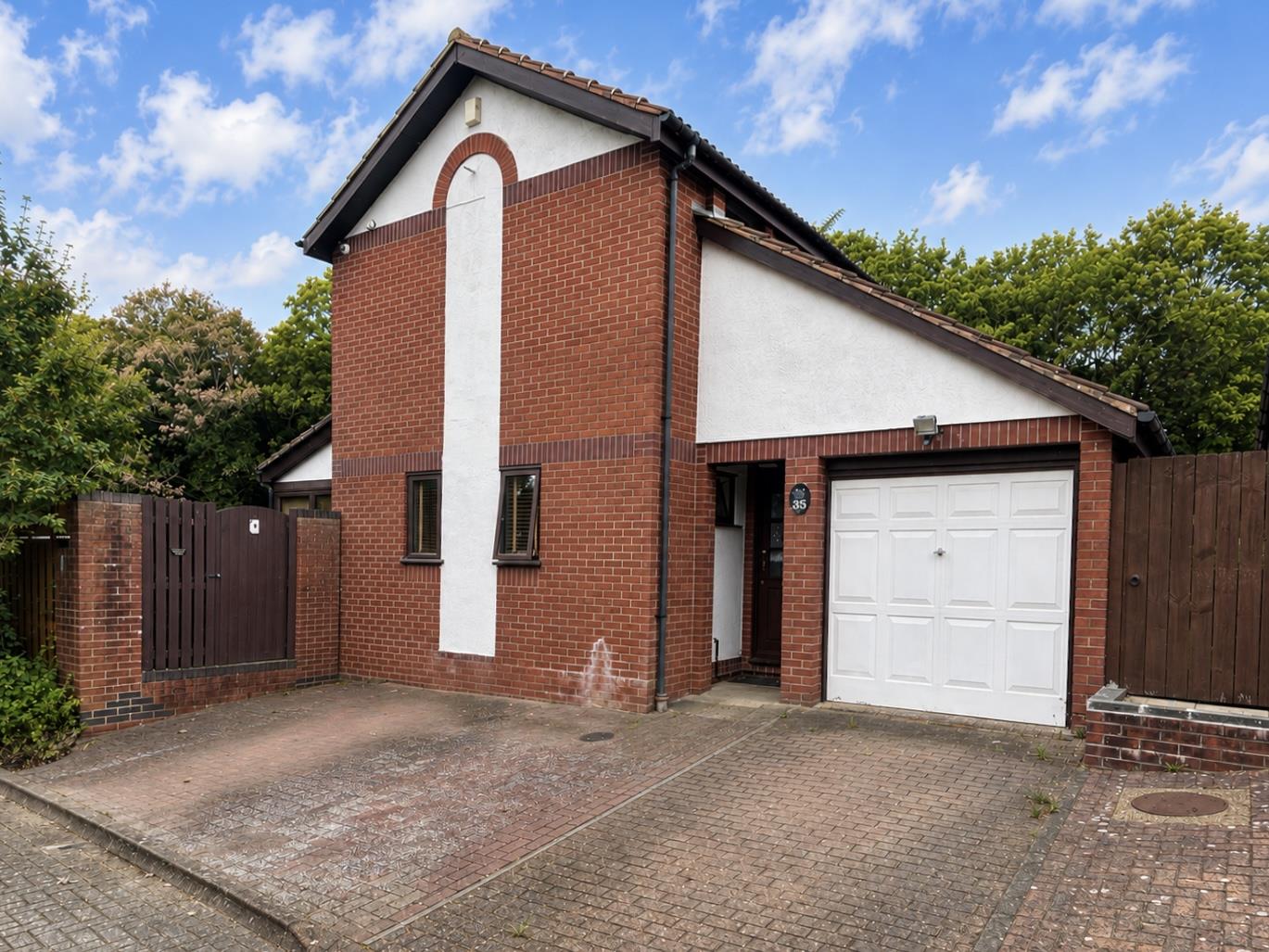 4 bed property in Dyers Mews, Milton Keynes